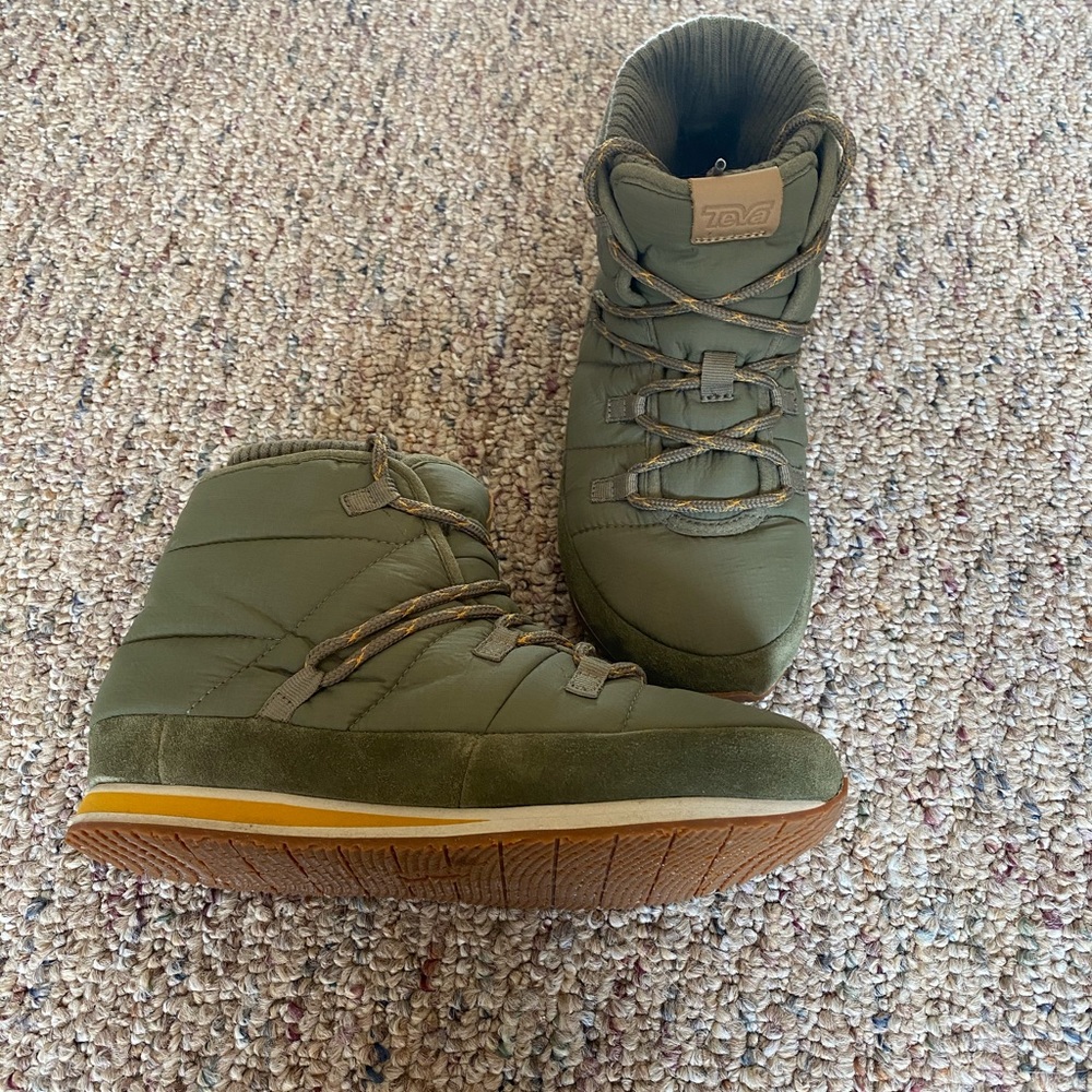 Teva Ember Moc lace up boots 🥾